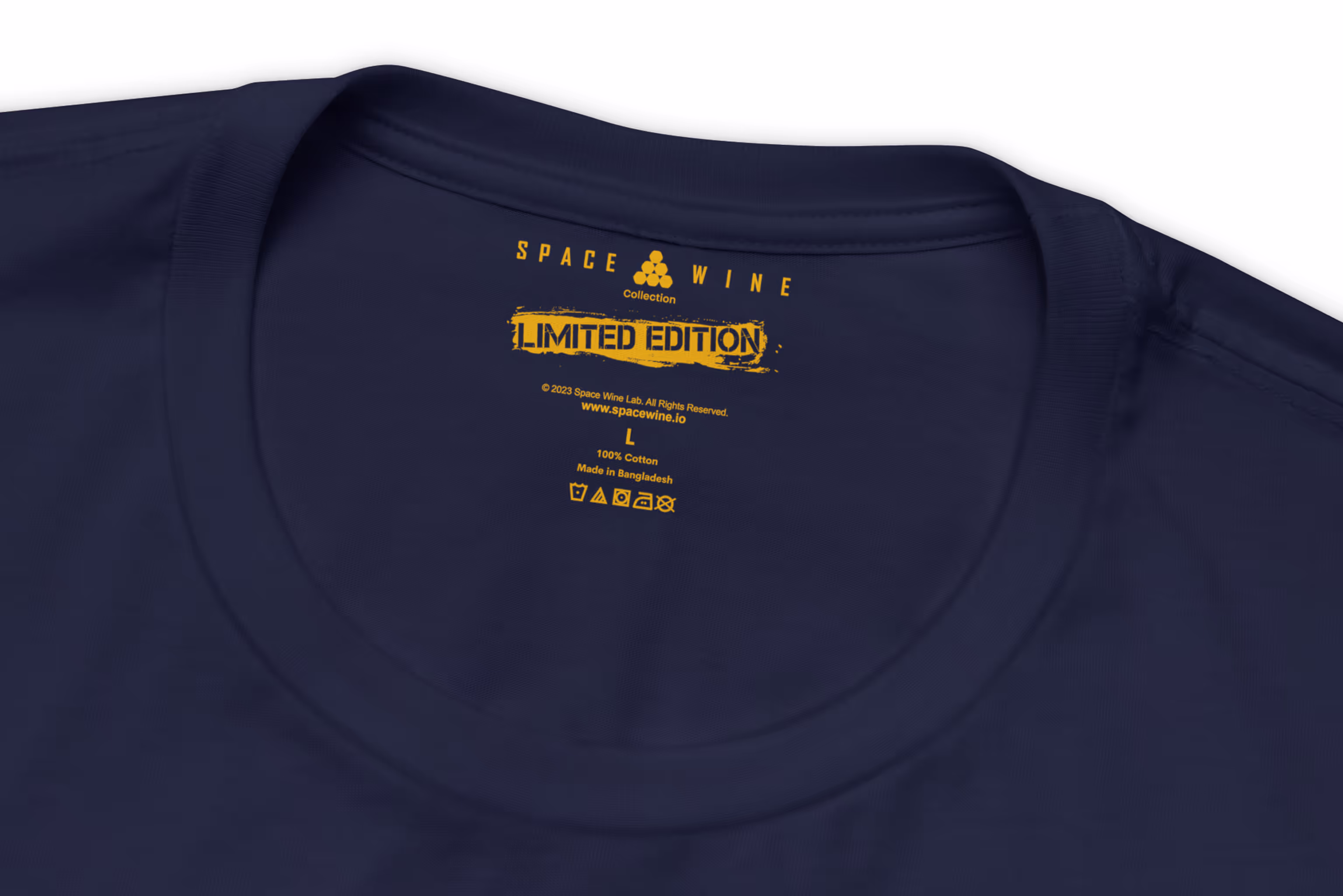 Collar closeup Navy T-shirt - Classic fit