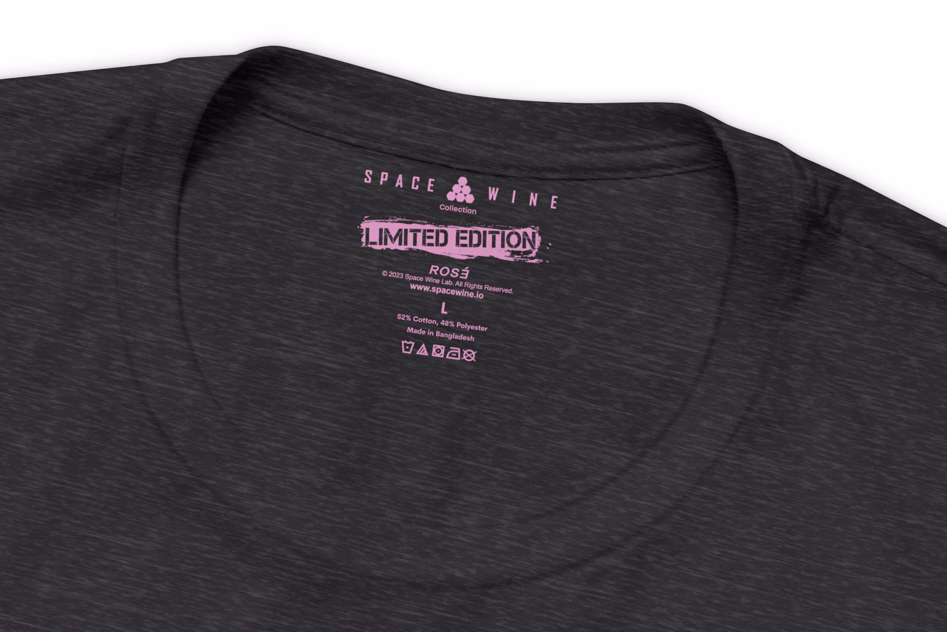 Collar closeup Dark Grey Heather T-shirt - Classic fit