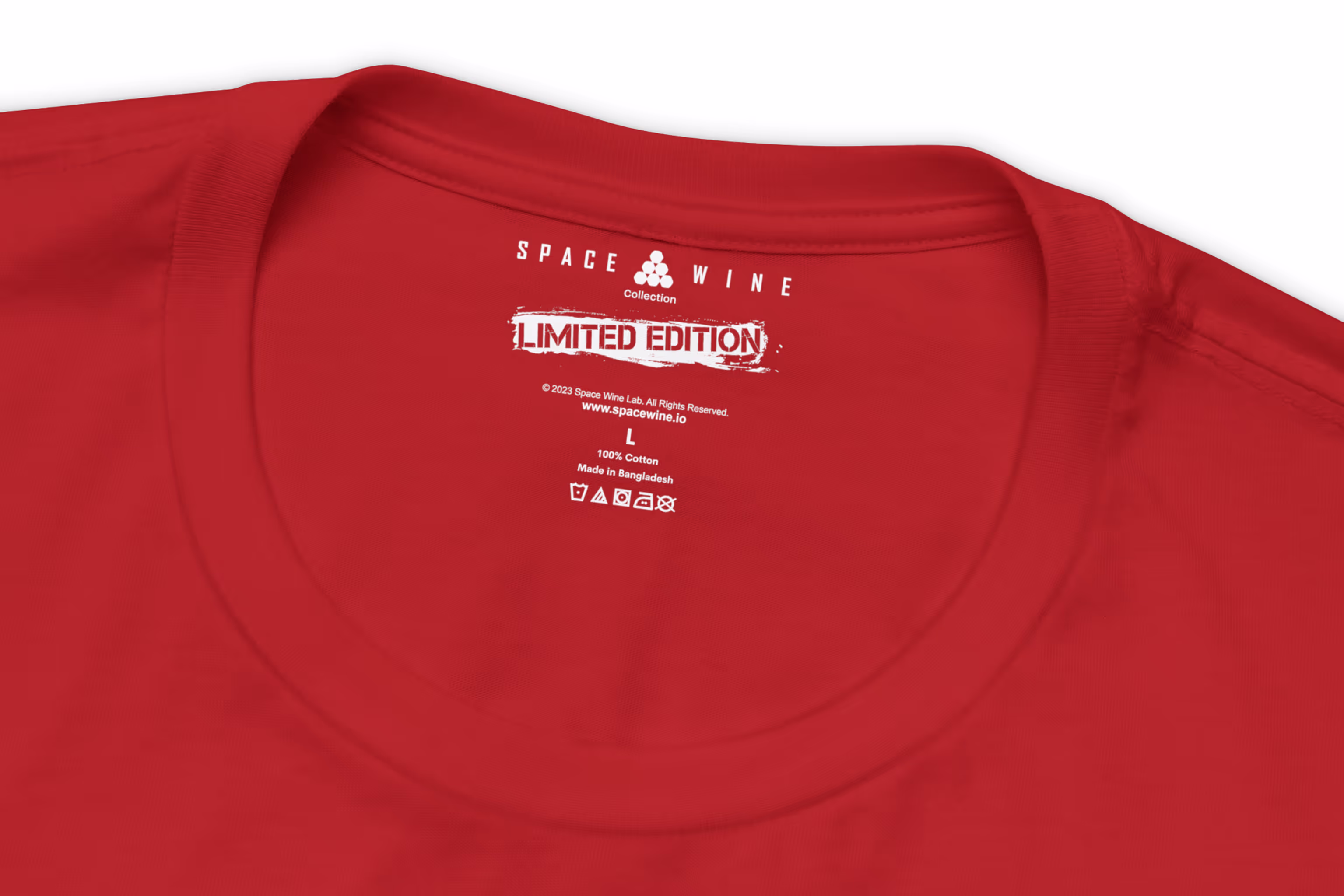 Collar closeup Red T-shirt - Classic fit